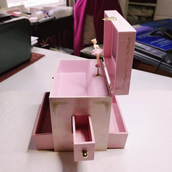 *SOLD*  Enchantmints Ballerina Musical Jewelry Box - Picture 6 of 8